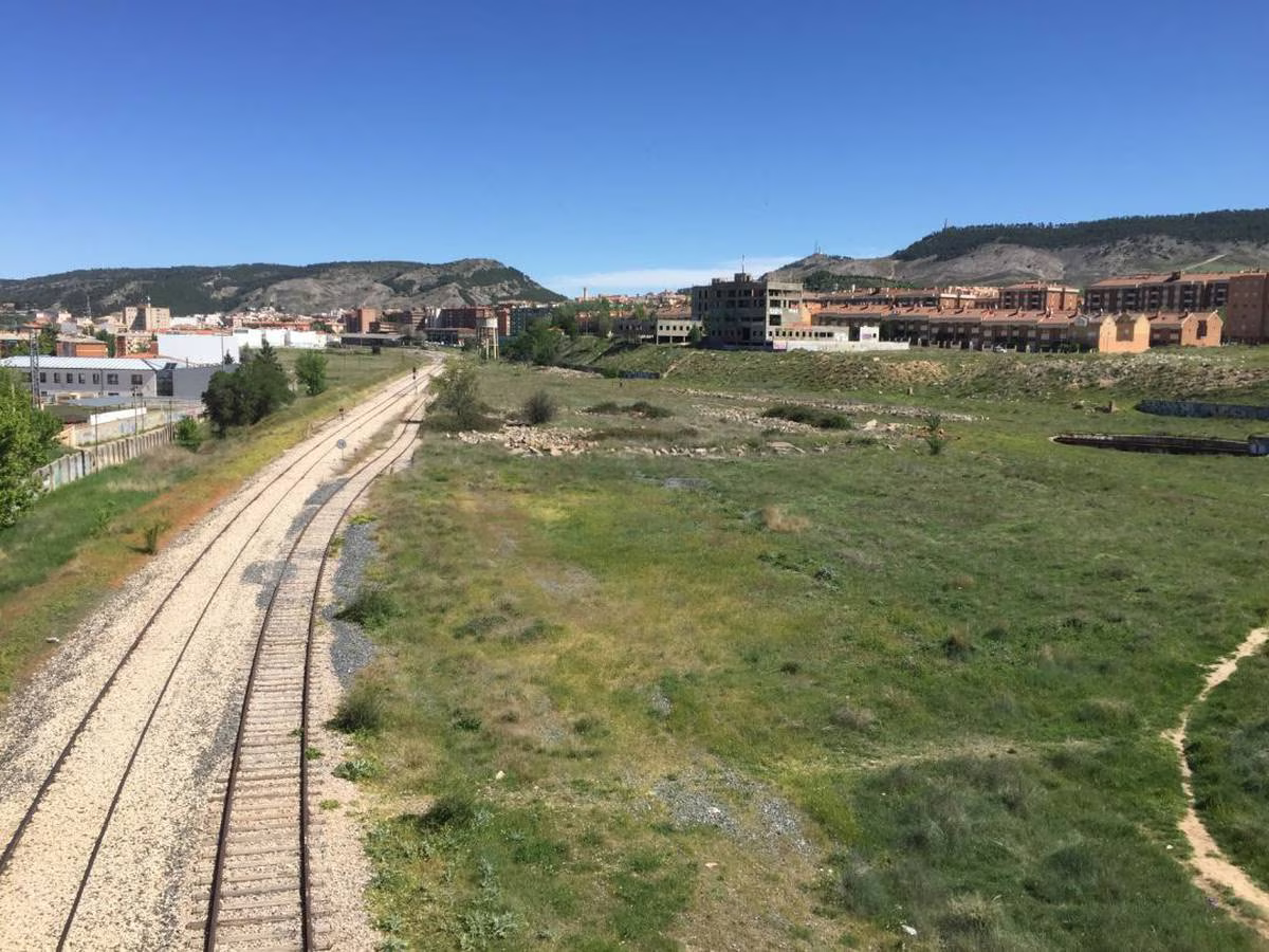 +CUENCA Ahora blindará la calificación de los terrenos del trazado ferroviario como Sistema General de Comunicaciones en todo el término municipal de Cuenca